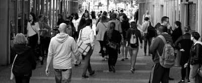 https://www.pexels.com/photo/people-crowd-walking-9816/ Pikëpamja e Islamit mbi jetën pas vdekjes