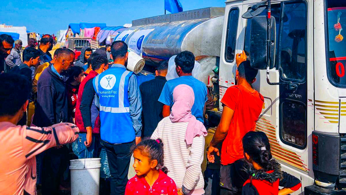 uje i pijshem ne gaza humanity first