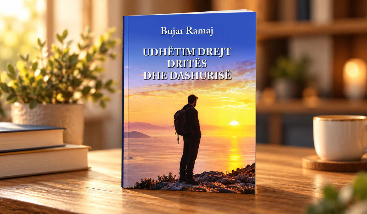 Libri “Udhëtim drejt dritës dhe dashurisë” nga Bujar Ramaj, i paraqitur mbi një tavolinë në një ambient të ngrohtë leximi.