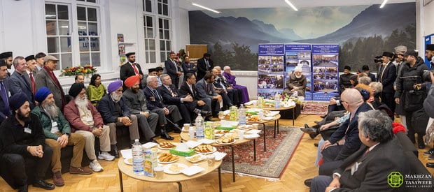 Алла меичт сыйынуу үйү ыйман ислам дин ибадат пайгамбар сооп мусулман момун Саутолл Лондон Англия